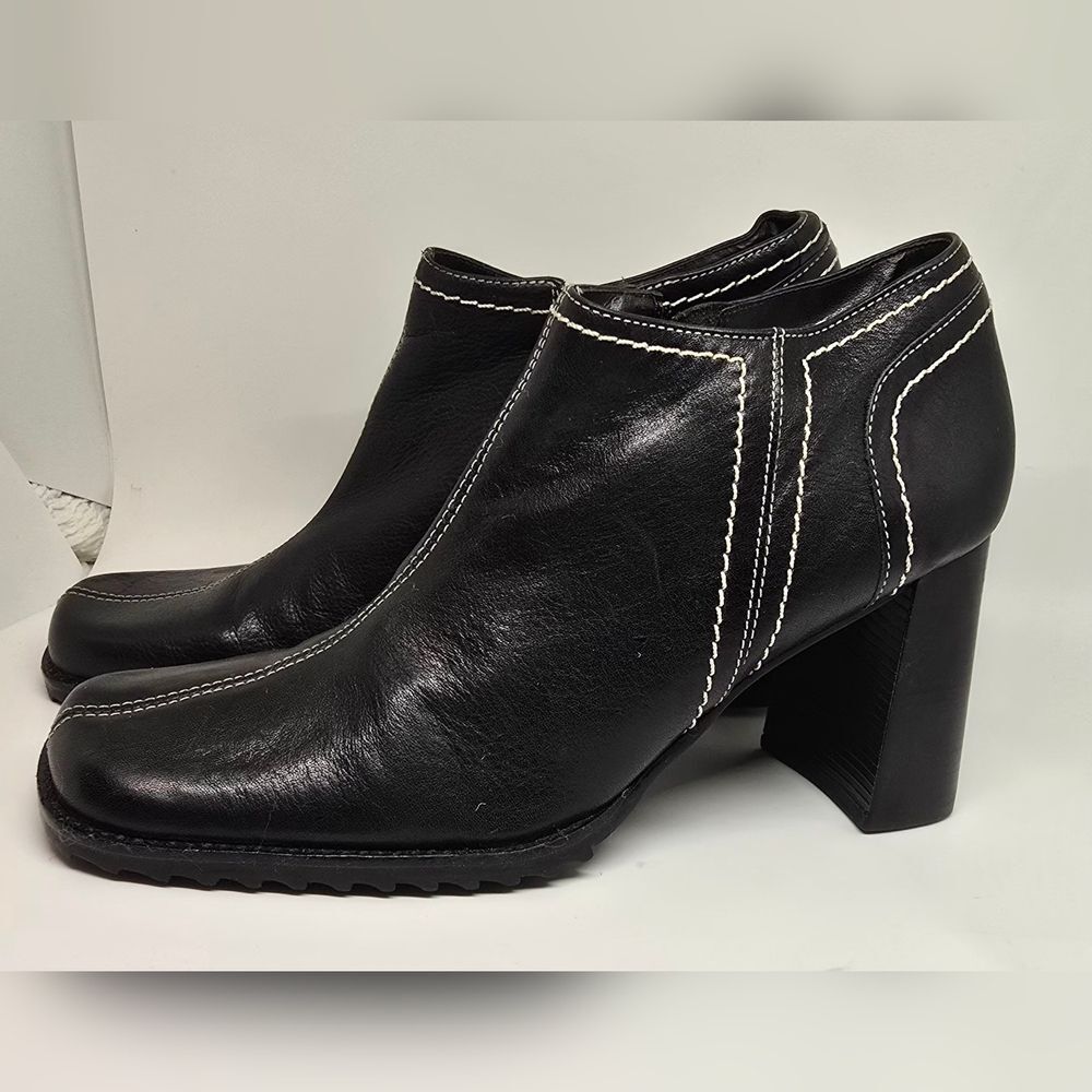 Liz Claiborne Leather Black Ankle Booties with White Stitching 8.5
